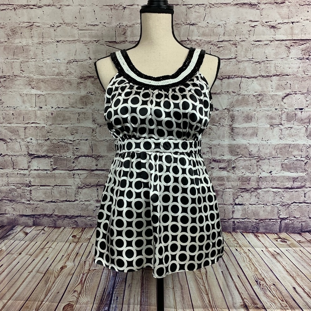 New York & Company Black Geometric Sequin Sleeveless Blouse